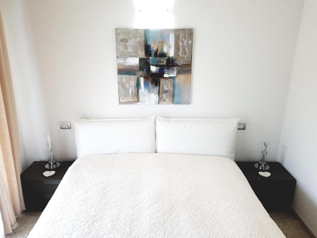 De Luxe Apartments Eden ซีร์มิโอเน ภายนอก รูปภาพ