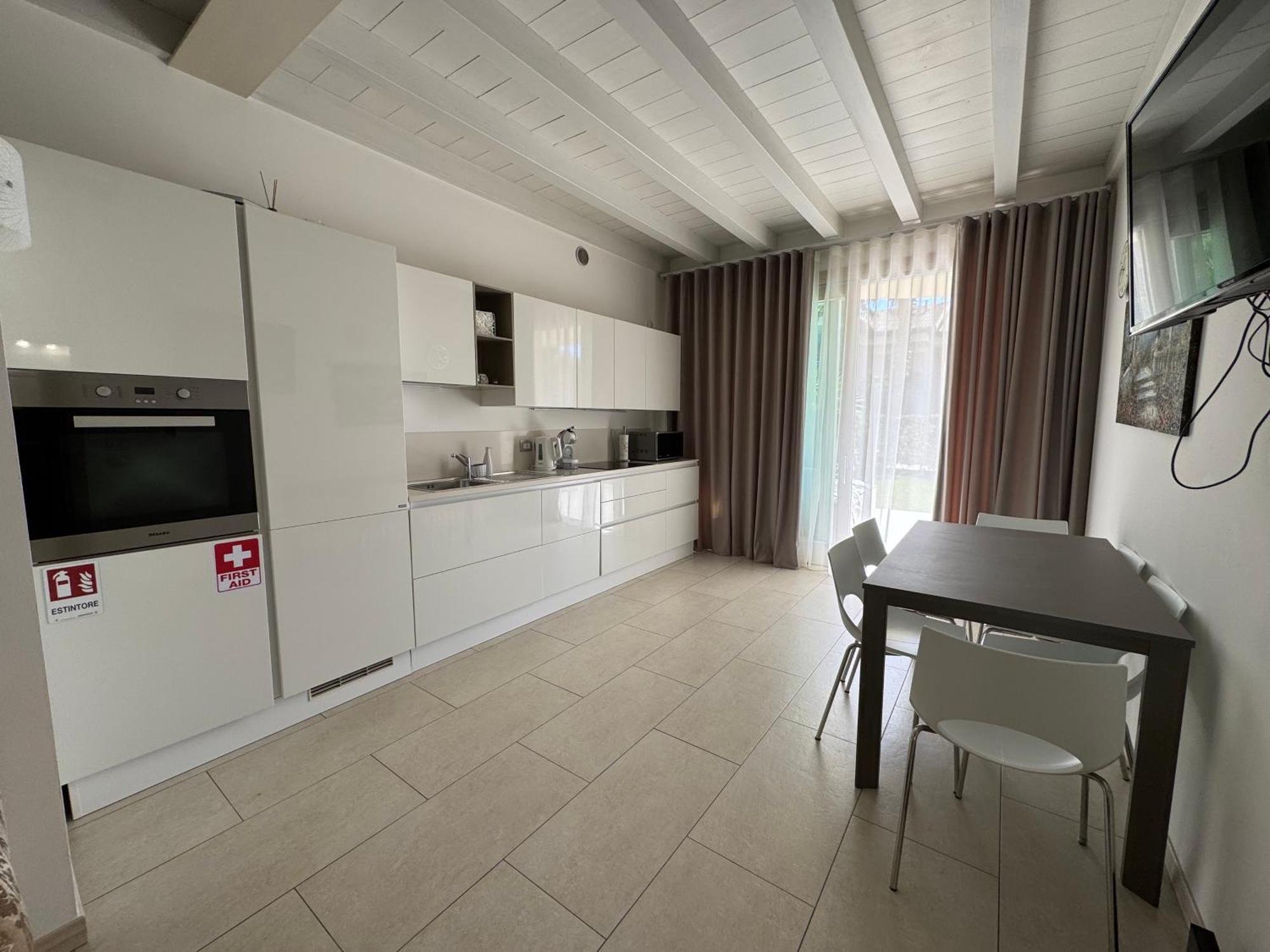 De Luxe Apartments Eden ซีร์มิโอเน ภายนอก รูปภาพ