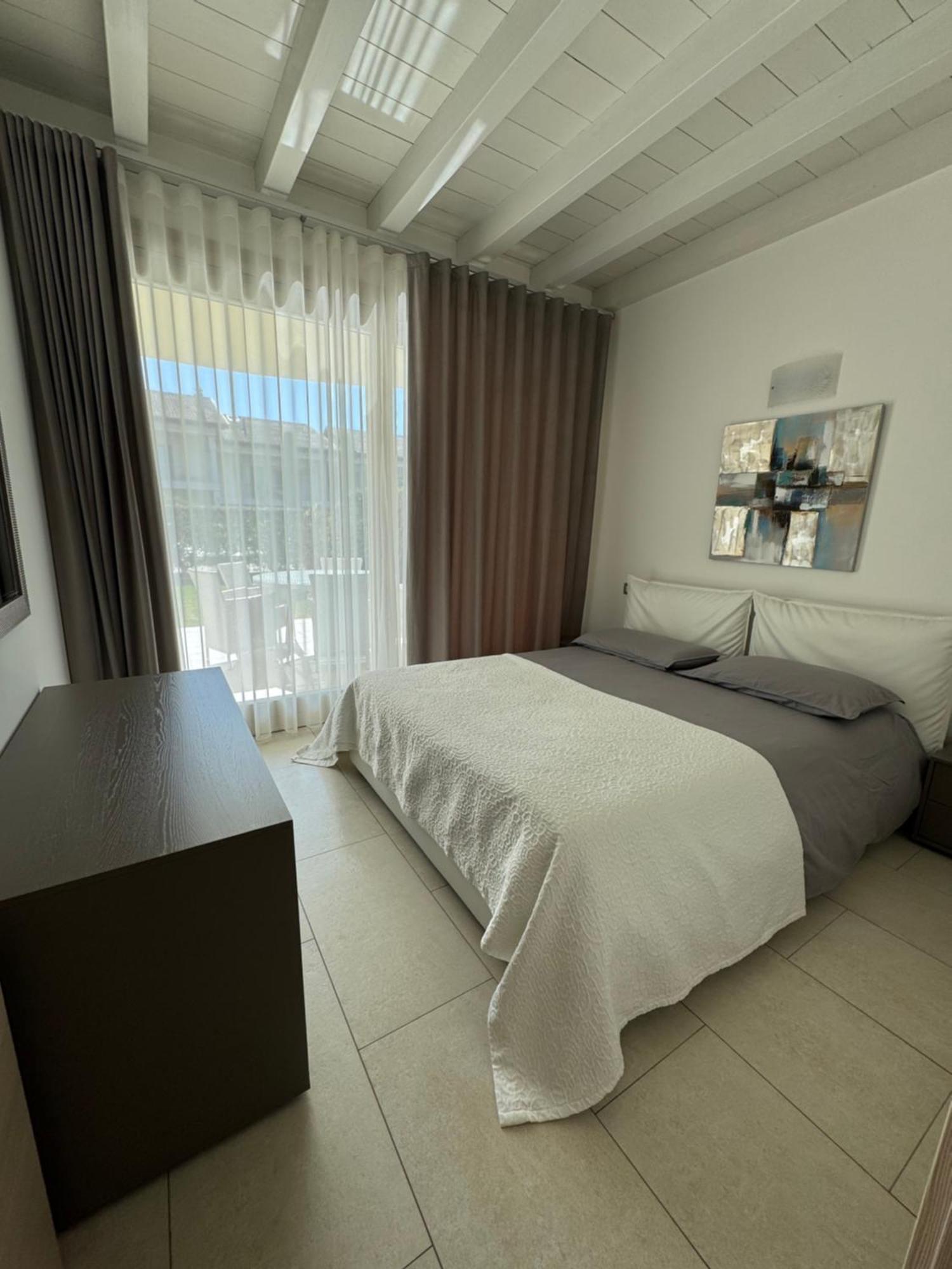 De Luxe Apartments Eden ซีร์มิโอเน ภายนอก รูปภาพ