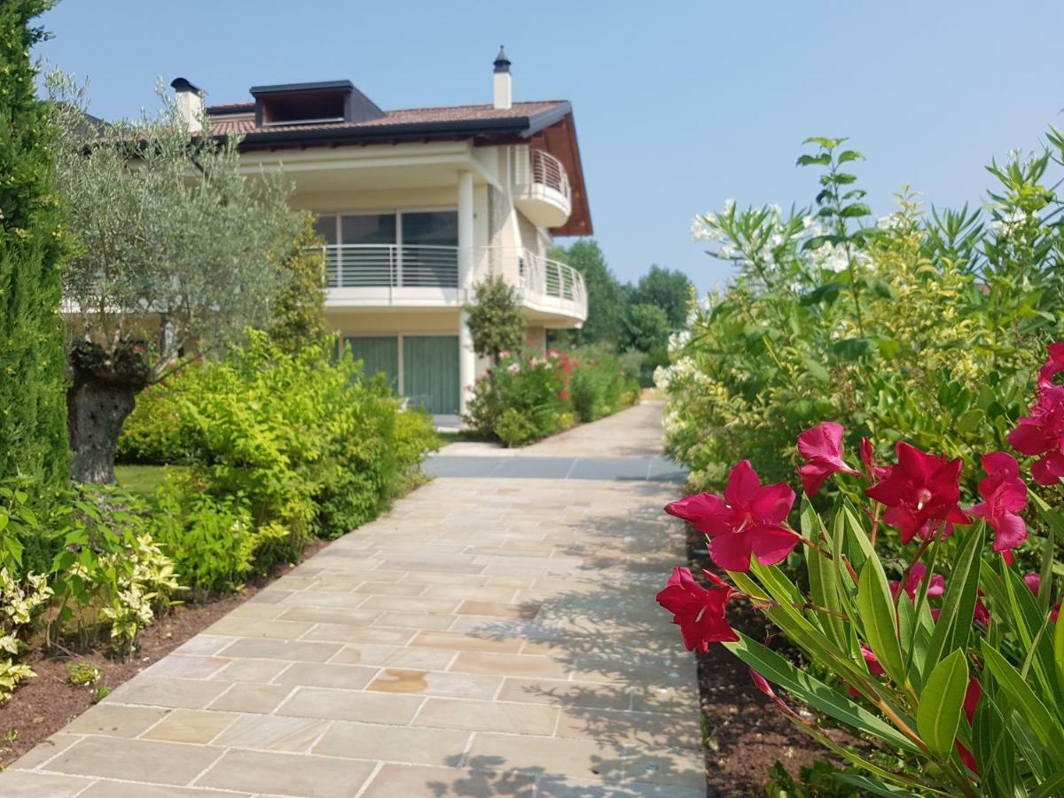De Luxe Apartments Eden ซีร์มิโอเน ภายนอก รูปภาพ